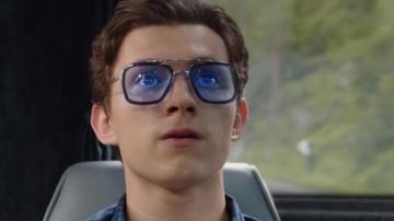 Les lunettes à verres bleus de Peter Parker / Spider-Man (Tom Holland) dans Avengers : Endgame