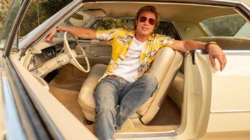 La chemise hawaïenne jaune de Cliff Booth (Brad Pitt) dans Once Upon a Time… in Hollywood