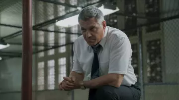 El reloj Hamilton PSR de Bill Tench (Holt McCallany) en Mindhunter (S01E03)