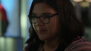 Ray-Ban eyeglasses worn by Natalie (Belissa Escobedo) in The Baker and the Beauty (S01E02)