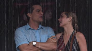 Regarder portés par Sergio Vieira de Mello (Wagner Moura) comme on le voit dans Sergio