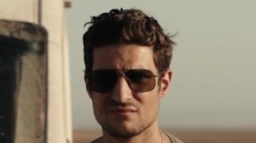Les lunettes de soleil portées par Jonas Maury (Louis Garrel) dans Le Bureau des légendes (S05E05)