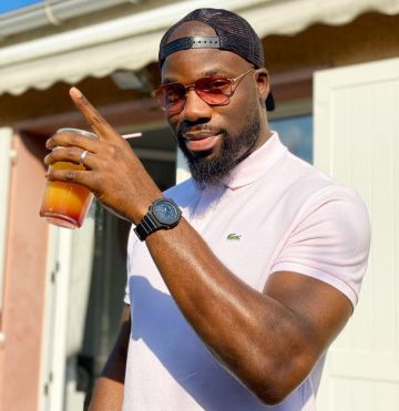 Sunglasses aviator worn by Fif Tobossi on his account Instagram @fif2booskap