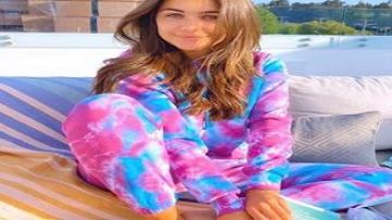 Colorant de cravate pantalon coton ouaté porté par Hannah Ann Sluss dans Le Bachelor Saison de 24