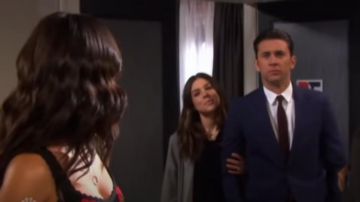 Sanctuary Timeless Plaid Duster Jacket usado por Abigail Deveraux (Kate Mansi) como se ve en Days of Our Lives 22 de abril de 2020