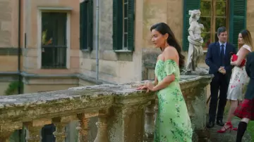 Gold small purse worn by Dina (Olivia Munn) in Love Wedding Repeat