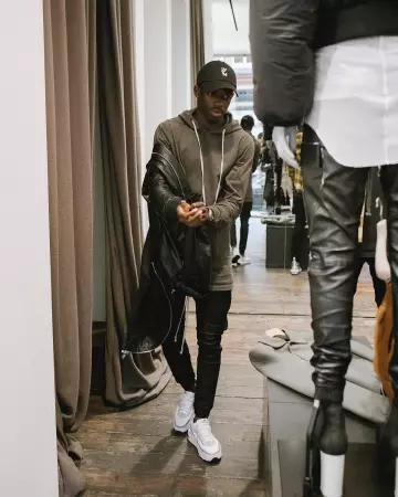 The Nike sneakers LD Waffle cardigan Summit White worn by Ousmane Dembélé on his account Instagram @o. dembele7