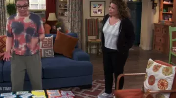 Vans Shoes Grey worn by Penelope Alvarez (Justina Machado) in One Day at a Time Season 4 Episode 5