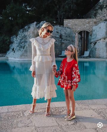 Tacones altos de Hannah Strafford-Taylor en la cuenta de Instagram @hannahstraffordtaylor
