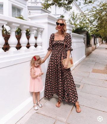 Loewe Straw Tote de Hannah Strafford-Taylor en la cuenta de Instagram @hannahstraffordtaylor