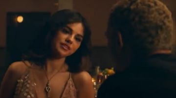 Cushnie sans Manches Col Bénitier Robe à Ourlet Asymétrique portés par Selena Gomez dans son petit Copain (official Music Video)