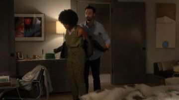 Imprimé léopard combinaison porté par Taylor Harding (Kirby Howell-Baptiste) dans lesquelles les Femmes Tuent (S01E03)
