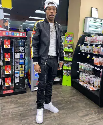 La veste en cuir Supreme Vanson portée par Lil Baby sur son compte Instagram @lilbaby_1