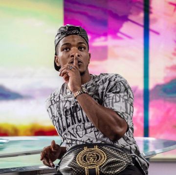 La camiseta con patrón monogramado de Balenciaga que lleva Niska en su cuenta de Instagram @niska_officiel 