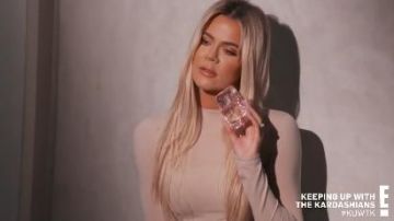 Nu Manches Longues Body porté par Khloé Kardashian en accord avec les Kardashians Saison 18, Épisode 5