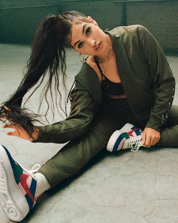 La paire de Nike Air Force 1 Shadow Mystic Navy (W) portée par Mabel sur son compte Instagram @mabel