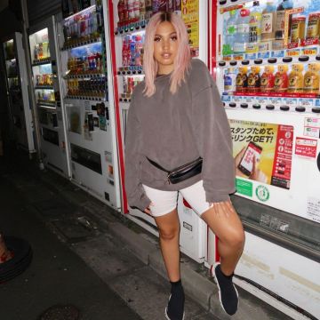 La paire de sneakers Balenciaga Trainer Speed Noir portée par Mabel sur son compte Instagram @mabel