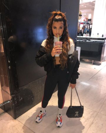 Les sneakers Nike M2k Tekno portées par Mabel sur son compte Instagram @mabel