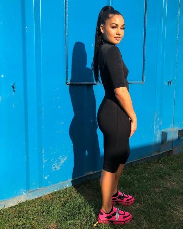 La paire de baskets Prada Cloud­bust portée par Mabel sur son compte Instagram @mabel