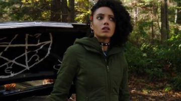 Vert Bouffée Veste portée par Amaya Jiwe (Maisie Richardson-Sellers) dans DC Légendes de Demain Saison 5 Épisode 9