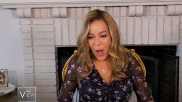 Veronica beard Ayia Silk Chif­fon Blouse worn by Sunny Hostin on The View April 23, 2020