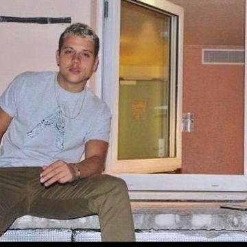 Le pantalon chino vert kaki porté par PLK sur le compte Instagram de @plk_gang_ 