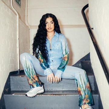 Les sneakers Nike Air Max 97 LX Swarovski Silver Bullet (W) portées par Mabel sur son compte Instagram @mabel