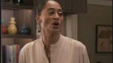 Bandes Cou Shirt porté par arc-en-ciel Johnson (Tracee Ellis Ross), en black-ish Saison 4 Épisode 16