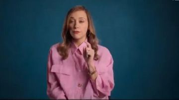 Rose Scotch Shirt porté par Joya Barris (Rashida Jones) dans #blackAF Saison 1 Épisode 2