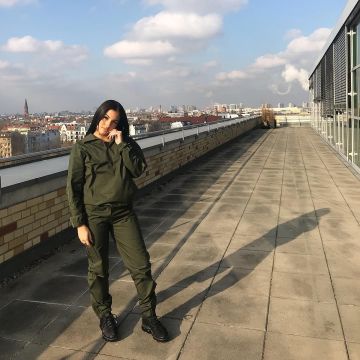 La paire de sneakers Nike Air Va­por­Max Plus portée par Mabel sur son compte Instagram @mabel