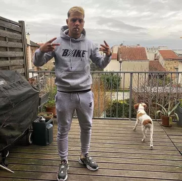 Les chaussures LQD Cell Puma x Helly Hansen portées par PLK sur le compte Instagram de @plkpb_fan 