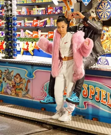 Les sneakers Nike Air Force 1 Low Off-White portées par Mabel sur son compte Instagram @mabel