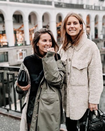 Black Sweater of Sonja on the Instagram account @shoppisticated