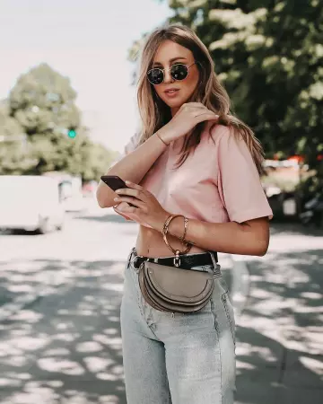 T-Shirt Rose de Kira sur l'Instagram account @shoppisticated