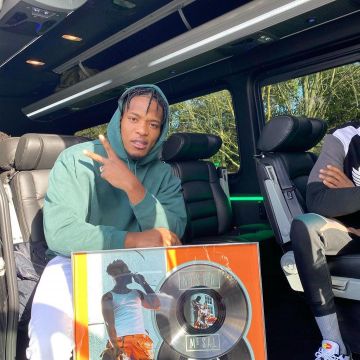 The sweatshirt green worn by Niska on his account Instagram @niska_officiel 