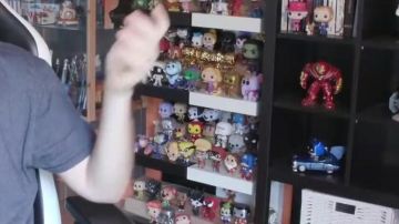 La figura Funko Pop de Efelant en Winnie The Pooh de LinksTheSun en su video The resurrected Fiend - WrestleMania 36 review