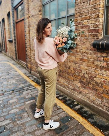 & Other Stories Cardi­gan Pink of Lily Pebbles on the Instagram account @lilypebbles