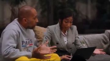 Sudadera Gris usada por Kenya Barris (Kenya Barris) en #blackAF (S01E05)