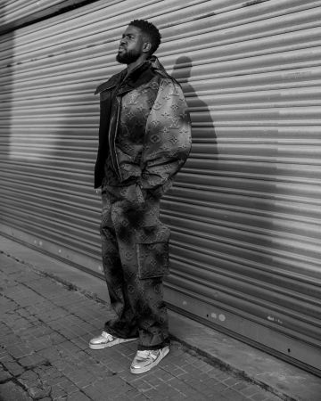 La veste Mo­no­gram ré­ver­sible Louis Vuitton portée par Samuel Umtiti sur son compte Instagram @samumtiti