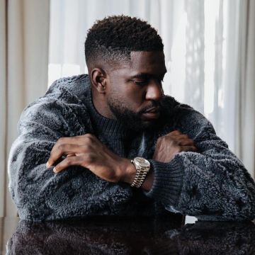 Le pull en peau de mou­ton Mo­no­gram Louis Vuitton porté par Samuel Umtiti sur son compte Instagram @samumtiti