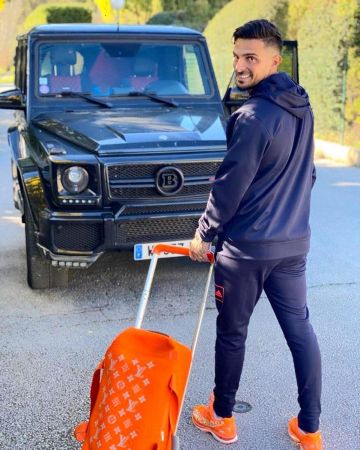 The suitcase Louis Vuitton used by Julien Tanti on his account Instagram @julientantiplein