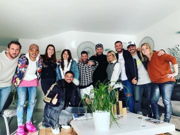 El par de zapatillas rosas Balenciaga Triple S Clear Sole que lució Greg Yega en su cuenta de Instagram @greg_yega