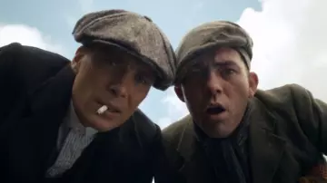 La casquette béret portée par Thomas Shelby (Cillian Murphy) dans la série Peaky Blinders (Saison 1 Épisode 2)