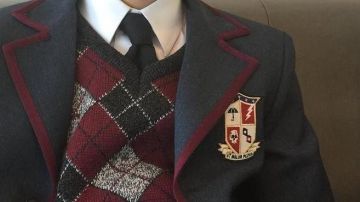 Umbrella Academy School Emblem Uniform Patch worn by Number Five (Aidan Gallagher) in Umbrella Academy (S01E01)