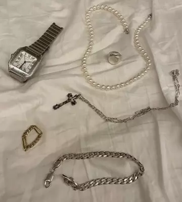 La chaîne avec pendentif croix de Arón Piper sur son compte Instagram
