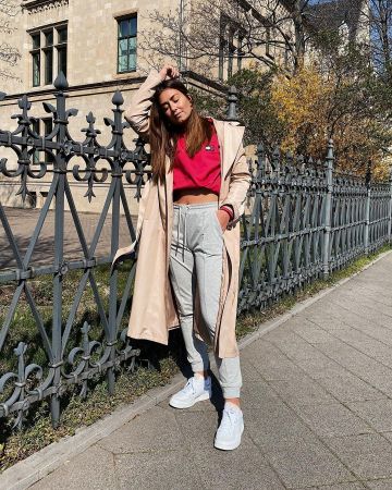 The jogging pants grey Veronique Sophie on his account Instagram @veroniquesophie