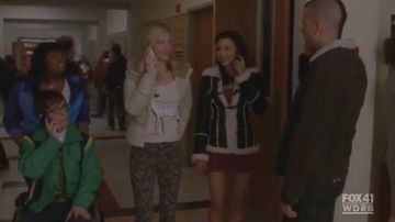 La parte superior rosa estampada H&M Deer usada por Brittany S. Pierce (Heather Morris) en Glee (S02E14)