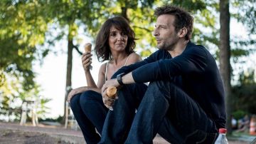 Le tshirt manches longues bleu marine porté par Clovis (Mathieu Kassovitz) dans De plus belle