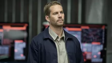 La veste marine de Brian O'Conner (Paul Walker) dans Fast and Furious 6