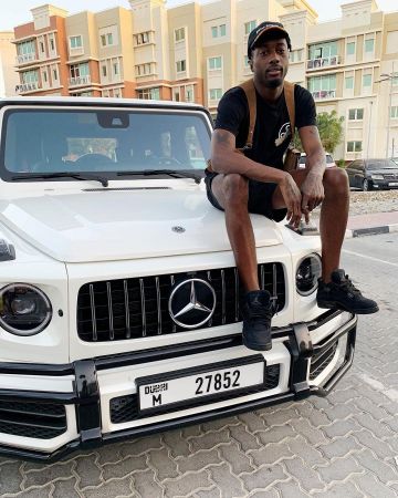 La camiseta Off-White usada por Dopebwoy en su cuenta de Instagram @dopebwoy